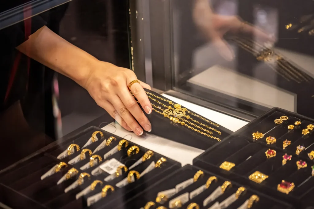 Vietnam Gold Prices Recover Under Global Pressure Today