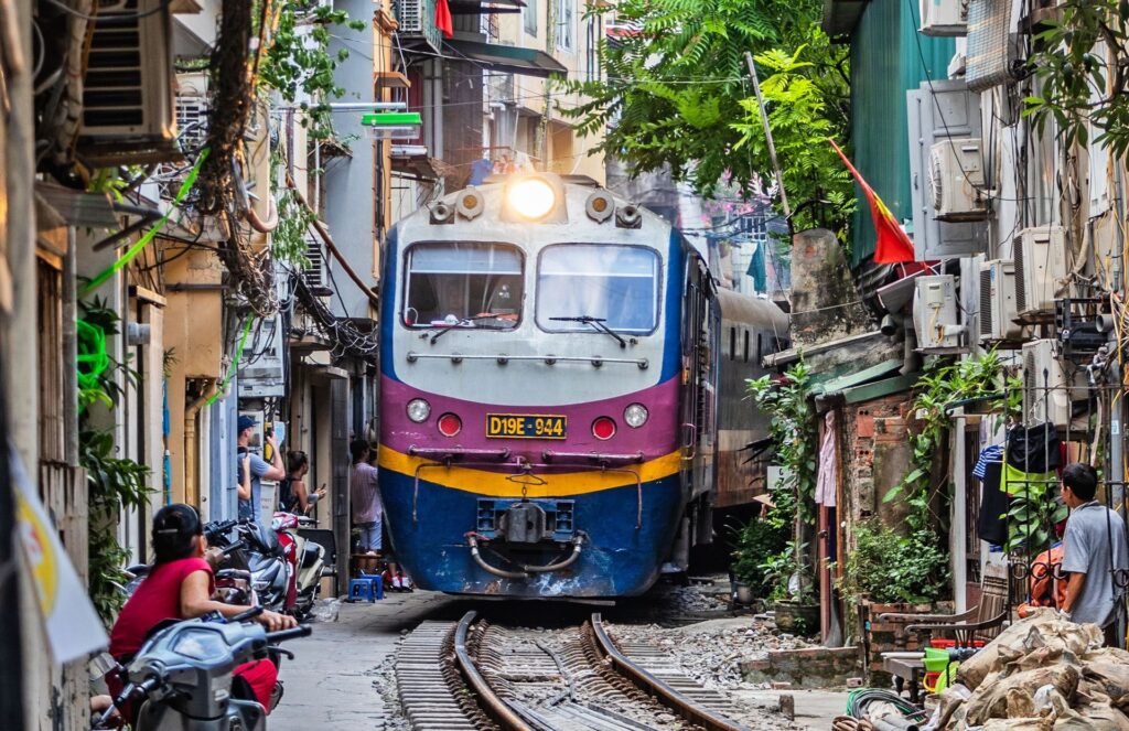Vietnam Shifts Hanoi Stock Listings To Ho Chi Minh